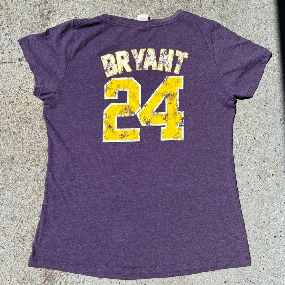 NBA Los Angeles Lakers Kobe Bryant 24 Purple Distressed Graphic T-Shirt Womens - Picture 2 of 3